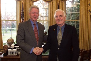 Doug Engelbart with President Clinton in the Oval Room on the occasion of receiving the National Medal of Technology on Dec. 1, 2000; Photo: The White House