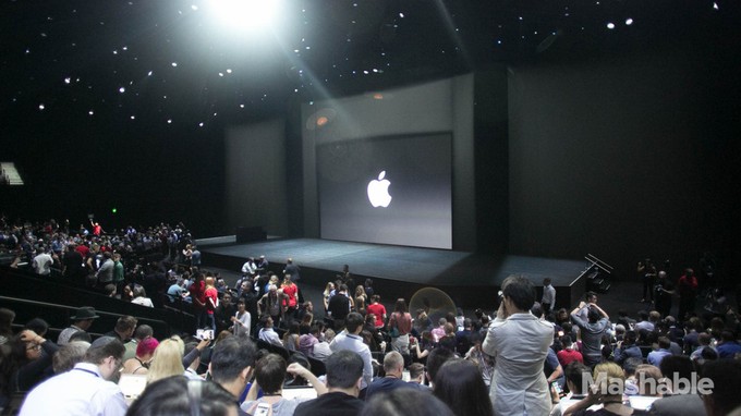 Mashable.com photo of Auditorium at beginning of Apple Announcement